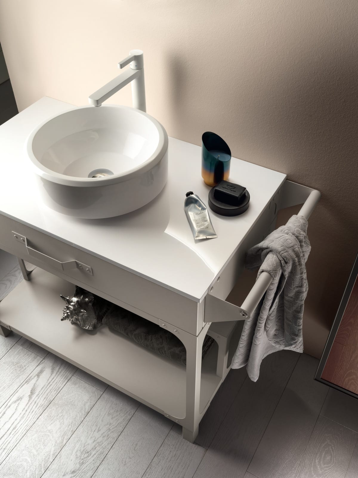 Cum să vă amenajați baia cu Misfits